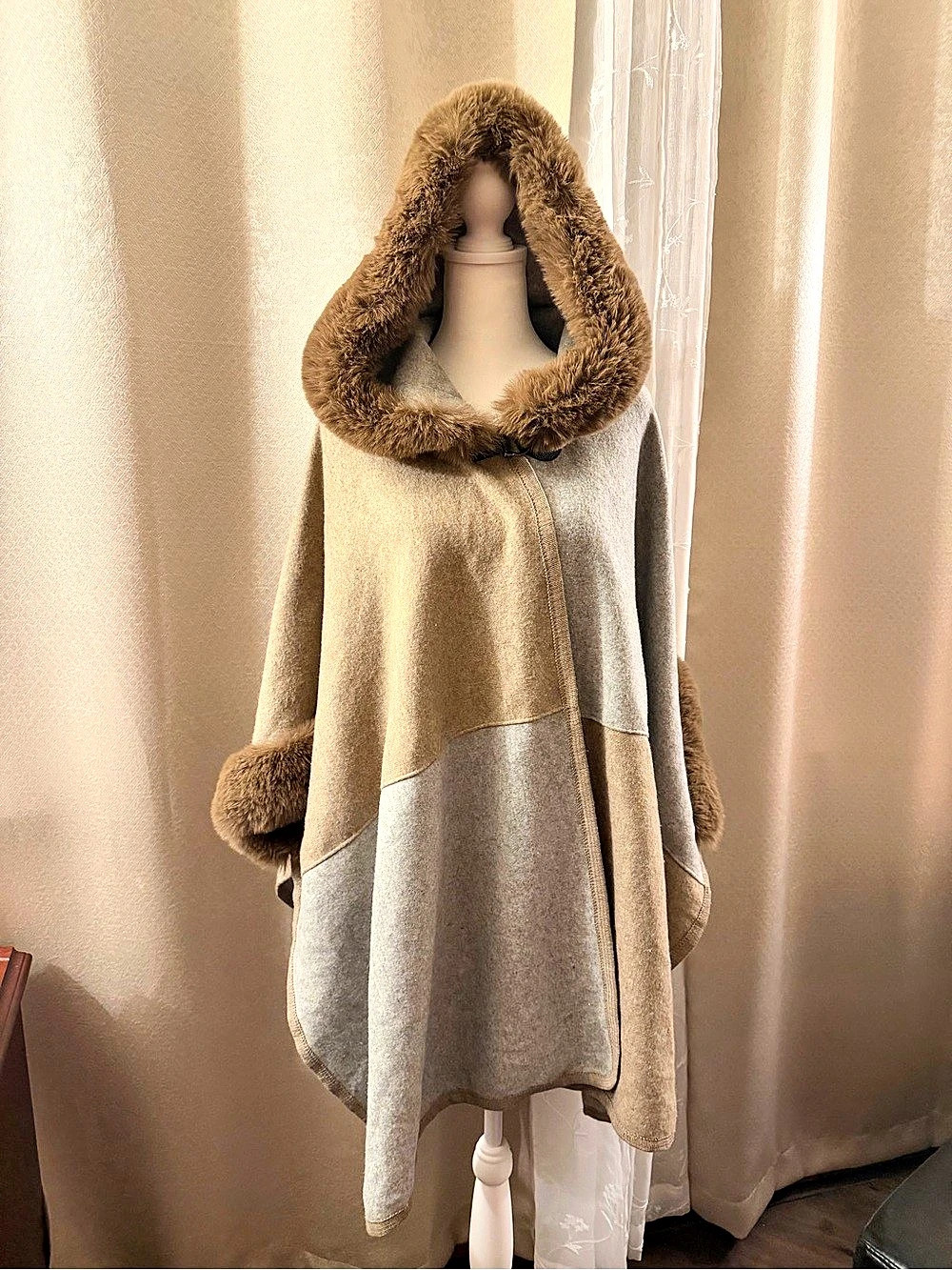 Northern Fur Trim Hooded Colorblock Cape